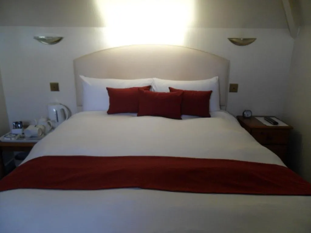 Cumberland House Gatwick B & B